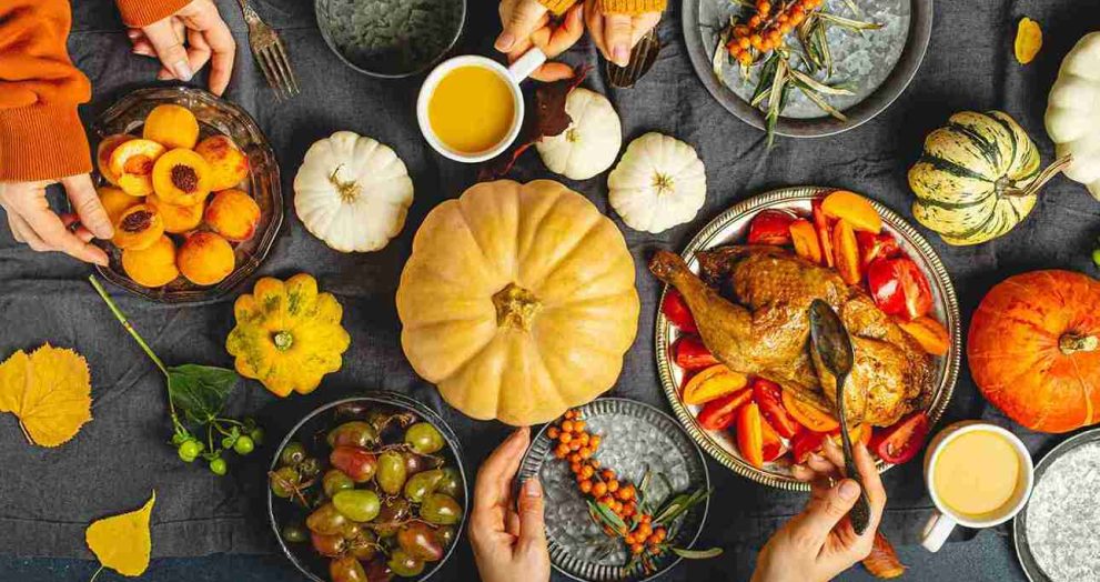 These Grocery Stores Are Open on Thanksgiving 2025 — Full