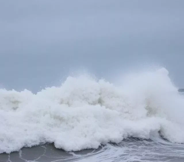 Gale Warnings Issued for Great Lakes: Dangerous Winds