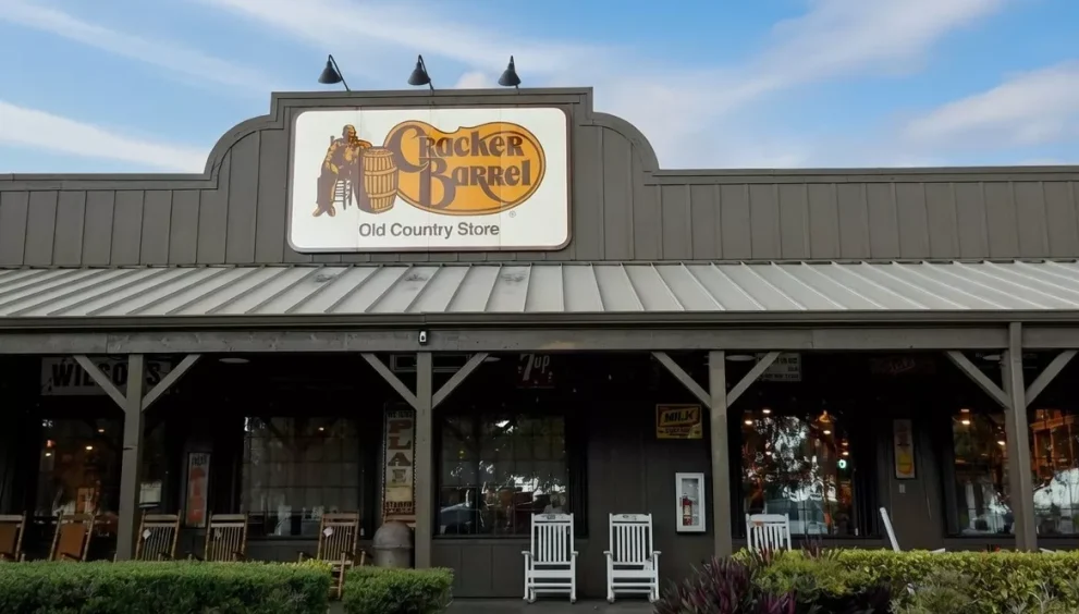 Cracker Barrel’s New Travel Dining Rule Sparks Debate