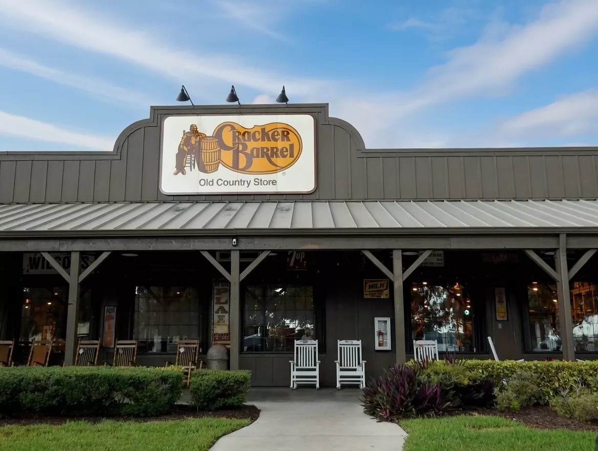 Cracker Barrel’s New Travel Dining Rule Sparks Debate